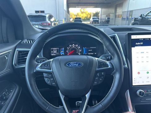 Used 2024 Ford Edge ST image 21