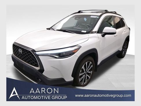 Used 2023 Toyota Corolla Cross XLE w/ Convenience Package image 1