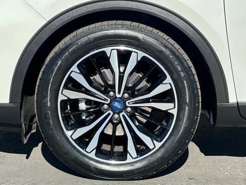 Used 2022 Ford Escape SE w/ SE Sport Appearance Package image 25