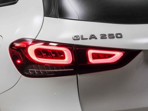 Certified 2022 Mercedes-Benz GLA 250 image 7