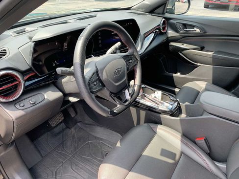 Certified 2024 Chevrolet Trax RS w/ Sunroof Package FWD image 10