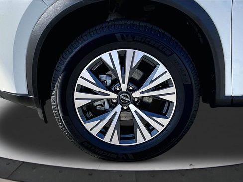 Used 2023 Nissan Rogue SV image 31