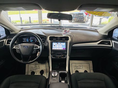 Used 2018 Ford Fusion SE w/ Fusion SE Technology Package FWD image 39