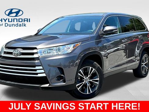 Used 2019 Toyota Highlander LE FWD image 1