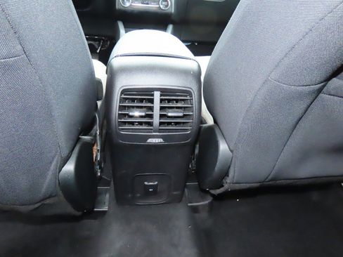 Used 2020 Ford Escape SE image 21