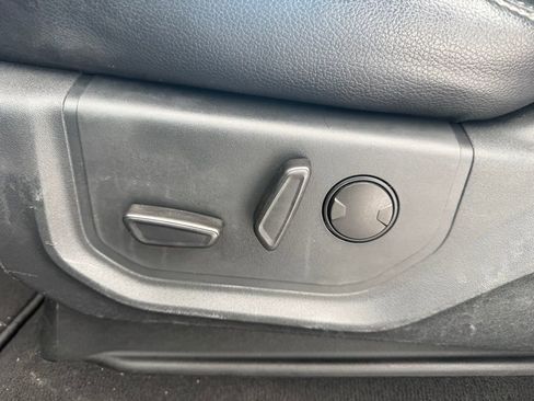 Used 2022 Ford F250 Lariat w/ Black Appearance Package image 18