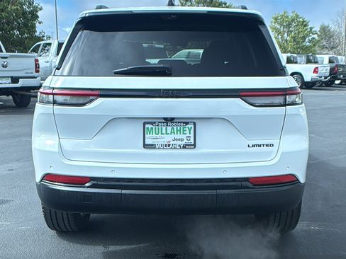 Used 2023 Jeep Grand Cherokee Limited w/ Luxury Tech Group II RWD image 4