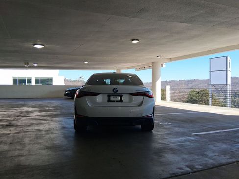 Certified 2023 BMW i4 eDrive35 image 9