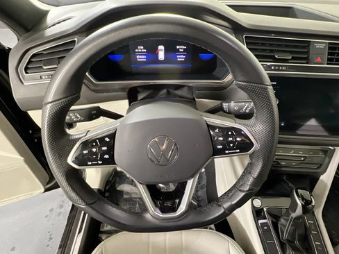 Used 2022 Volkswagen Tiguan SE R-Line AWD/4WD image 11