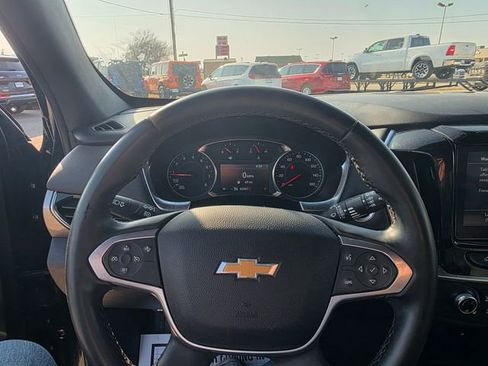 Used 2023 Chevrolet Traverse LT w/ Rear Camera Mirror Package image 11