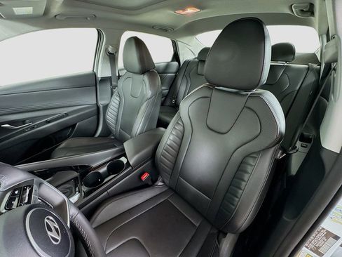 Certified 2025 Hyundai Elantra Limited image 22