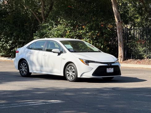 Used 2021 Toyota Corolla LE FWD image 6