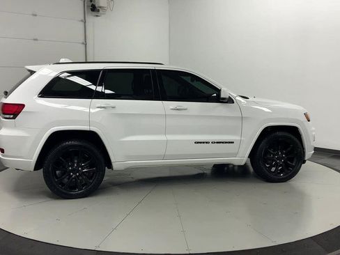 Used 2018 Jeep Grand Cherokee Altitude AWD/4WD image 37