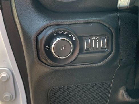 Used 2021 Jeep Wrangler Unlimited Sahara AWD/4WD image 32