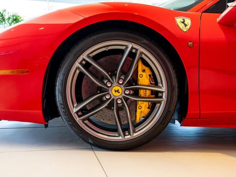 Certified 2017 Ferrari 488 GTB RWD image 3