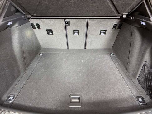 Certified 2025 Porsche Macan AWD/4WD image 27