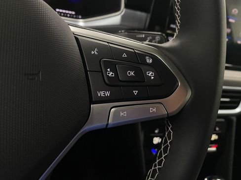 New 2025 Volkswagen Taos SE image 15