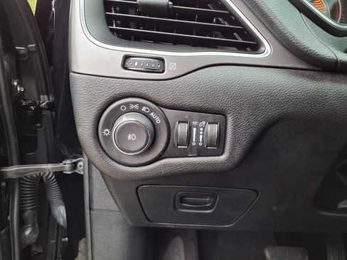 Certified 2019 Jeep Cherokee Latitude Plus AWD/4WD image 15