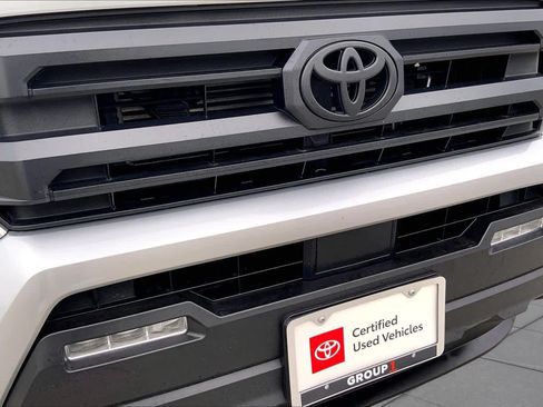 Certified 2025 Toyota Tacoma SR5 AWD/4WD image 29