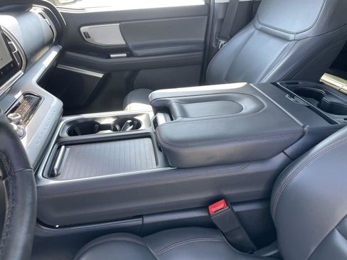 Used 2025 Ford Expedition Active image 15