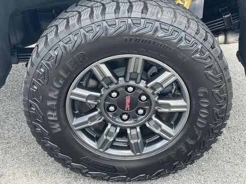 Used 2024 GMC Sierra 1500 AT4X AWD/4WD image 9