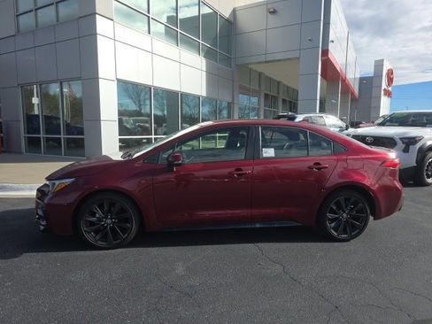 Used 2025 Toyota Corolla SE image 4