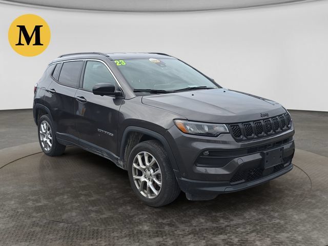 Used 2023 Jeep Compass Latitude AWD/4WD image 8