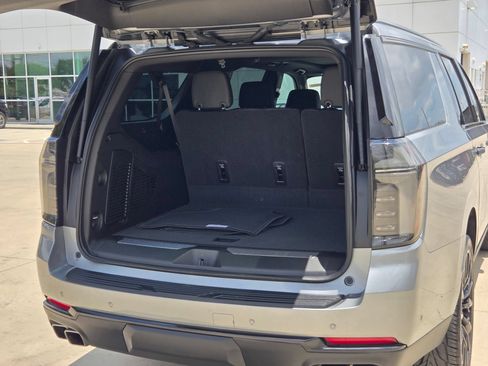 Certified 2025 Chevrolet Suburban High Country AWD/4WD image 27