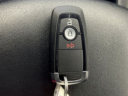 Used 2022 Ford Edge SE image 10