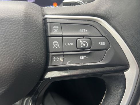 Used 2022 Jeep Grand Cherokee L Laredo image 10