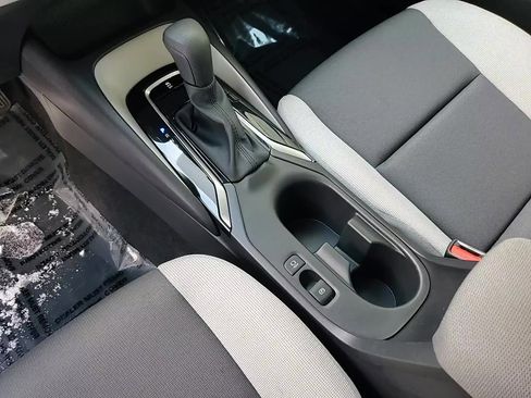 Used 2025 Toyota Corolla LE image 18