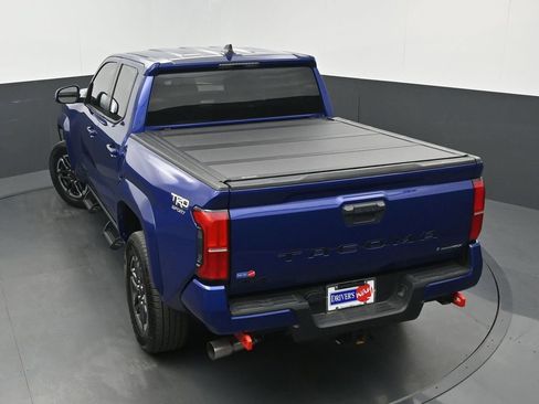 Used 2025 Toyota Tacoma TRD Sport AWD/4WD image 33