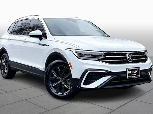 Certified 2022 Volkswagen Tiguan SE image 3