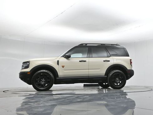 Used 2025 Ford Bronco Sport Badlands image 8