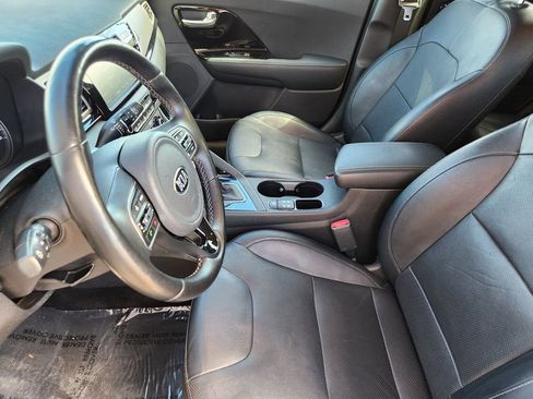 Used 2018 Kia Niro EX Premium image 3