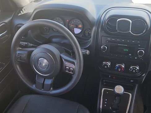 Used 2014 Jeep Patriot Sport AWD/4WD image 5