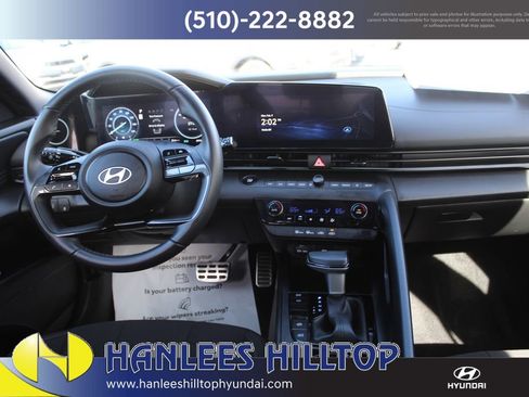 Used 2025 Hyundai Elantra SEL image 16