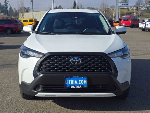 Used 2024 Toyota Corolla Cross LE image 8