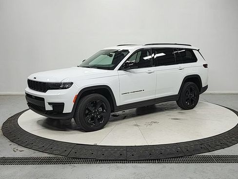 Used 2024 Jeep Grand Cherokee L Altitude RWD image 3