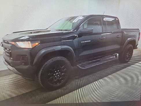 Used 2024 Chevrolet Colorado Trail Boss AWD/4WD image 2