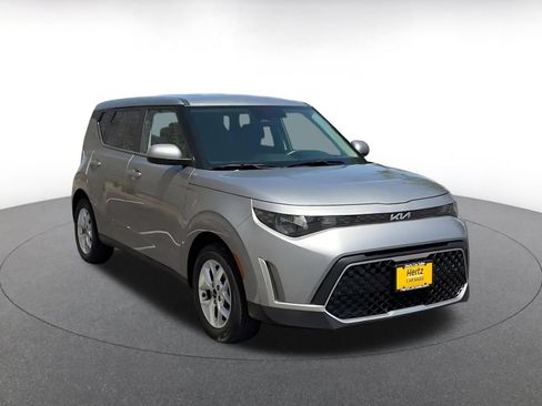 Used 2025 Kia Soul LX w/ LX Technology Package FWD image 3