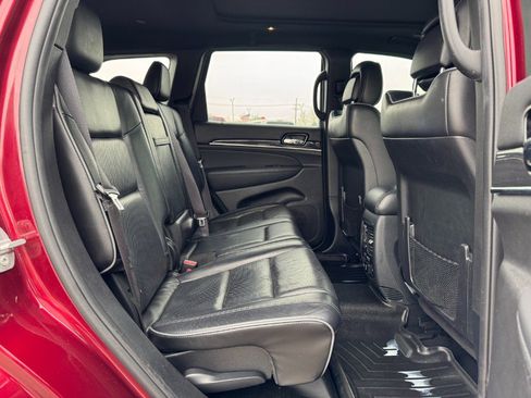 Used 2019 Jeep Grand Cherokee Overland AWD/4WD image 18