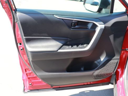 Used 2025 Toyota RAV4 LE AWD/4WD image 10