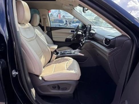 Used 2021 Ford Explorer Platinum w/ Equipment Group 601A AWD/4WD image 17