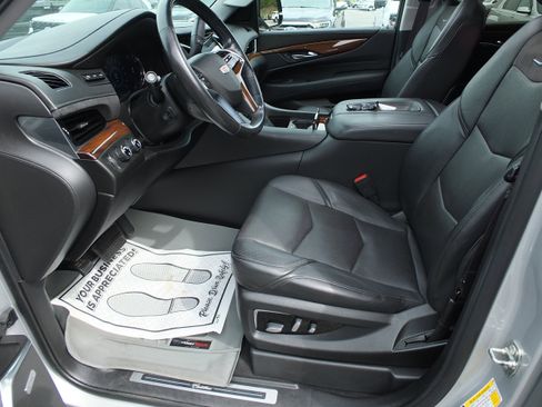 Used 2020 Cadillac Escalade ESV Luxury AWD/4WD image 12