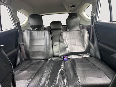Used 2018 Toyota RAV4 LE FWD image 45