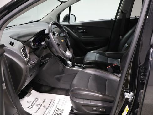 Used 2021 Chevrolet Trax LT w/ Redline Edition AWD/4WD image 9