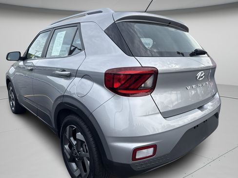 Used 2025 Hyundai Venue SEL FWD image 35