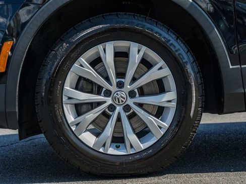 Used 2018 Volkswagen Tiguan SE image 15