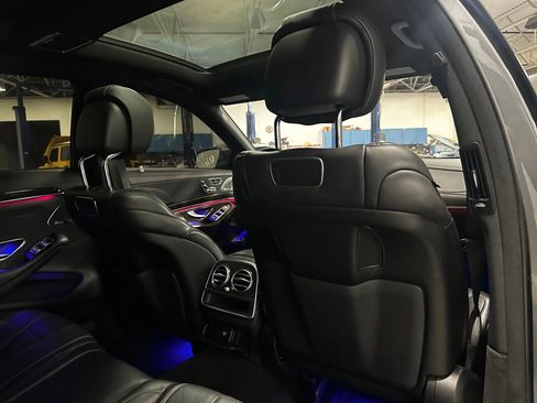 Used 2018 Mercedes-Benz S 560 Sedan image 18